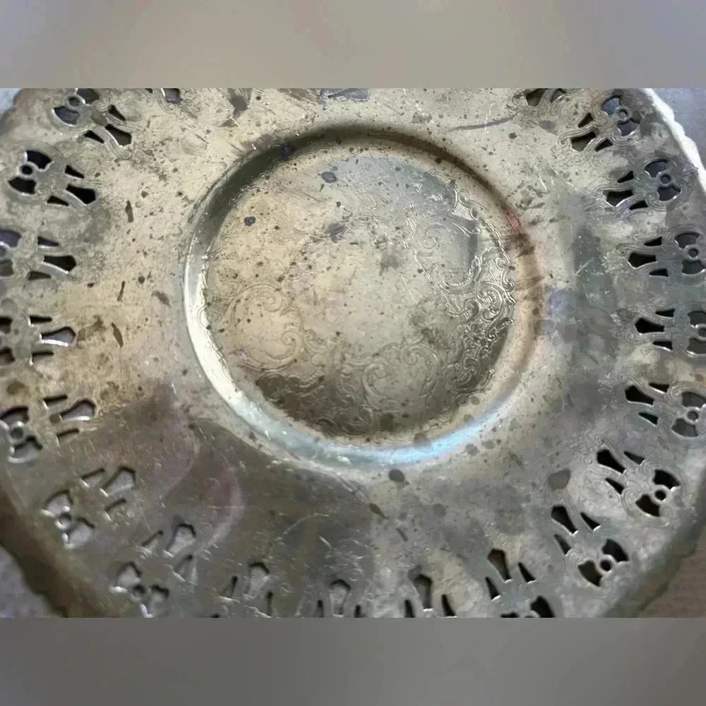 Vintage Brass Plate Decor With Beautiful Engravings Around 9” Around - Picture 2 of 8